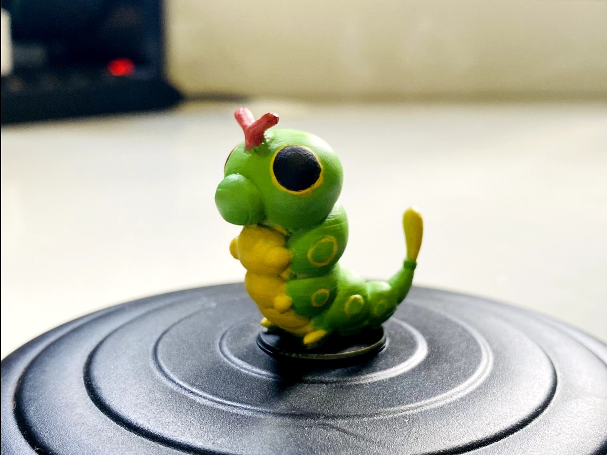 Colecionável Caterpie #010 impresso em 3D e pintado artesanalmente