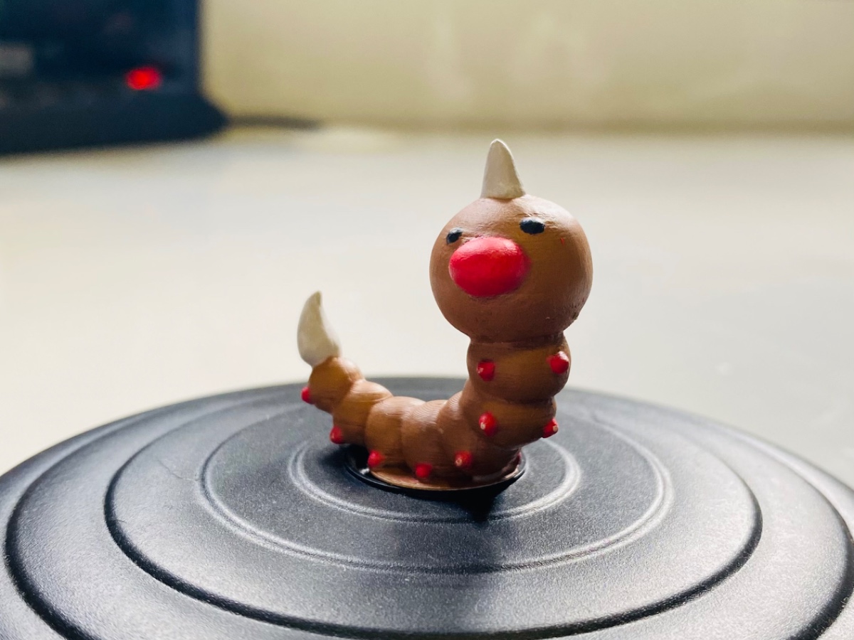 Colecionável Weedle #013 impresso em 3D e pintado artesanalmente